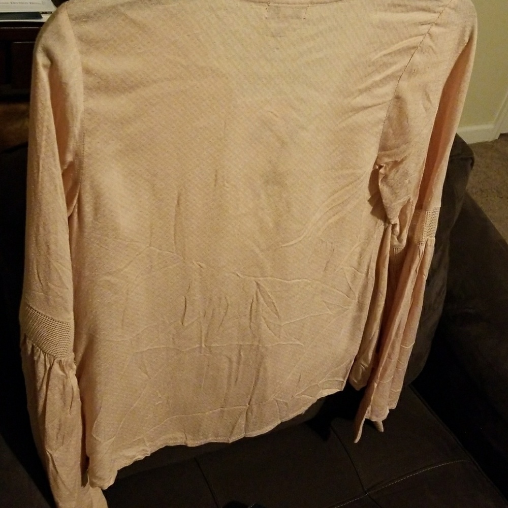 🦋Bell🦋 Sleeve V-Neck Ruffle Top - Picture 4 of 6